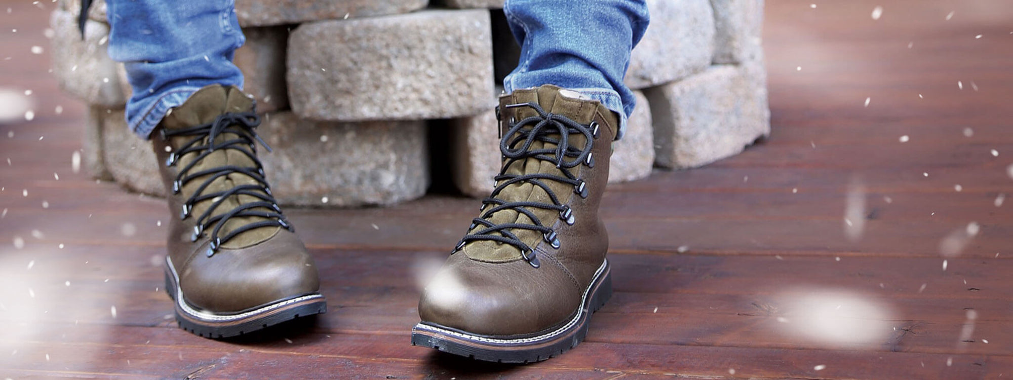 Jeff, la botte courte pour homme actif est ultra pratique et a un look d'enfer grâce à son laçage qui rappelle la botte de trekking.