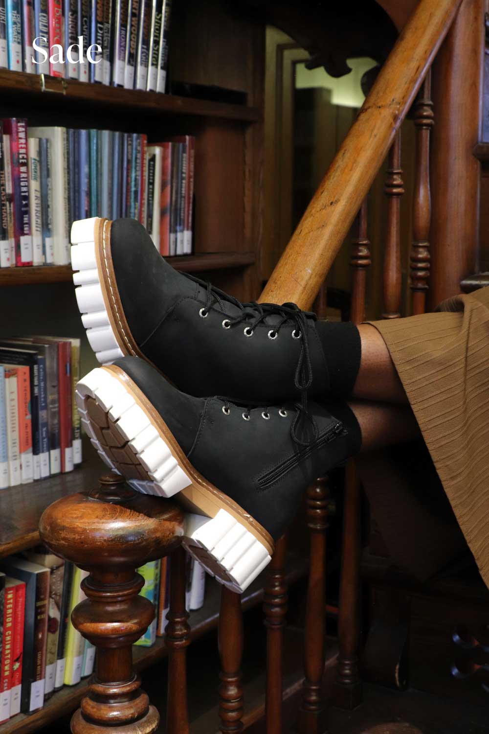 Cet automne, Martino présente des chaussures et des bottes 3 saisons uniques, colorées et originales. Imperméables, respirantes et légères, nos créations québécoises sont parfaites pour les changements de température. On est prêt pour la température canadienne !